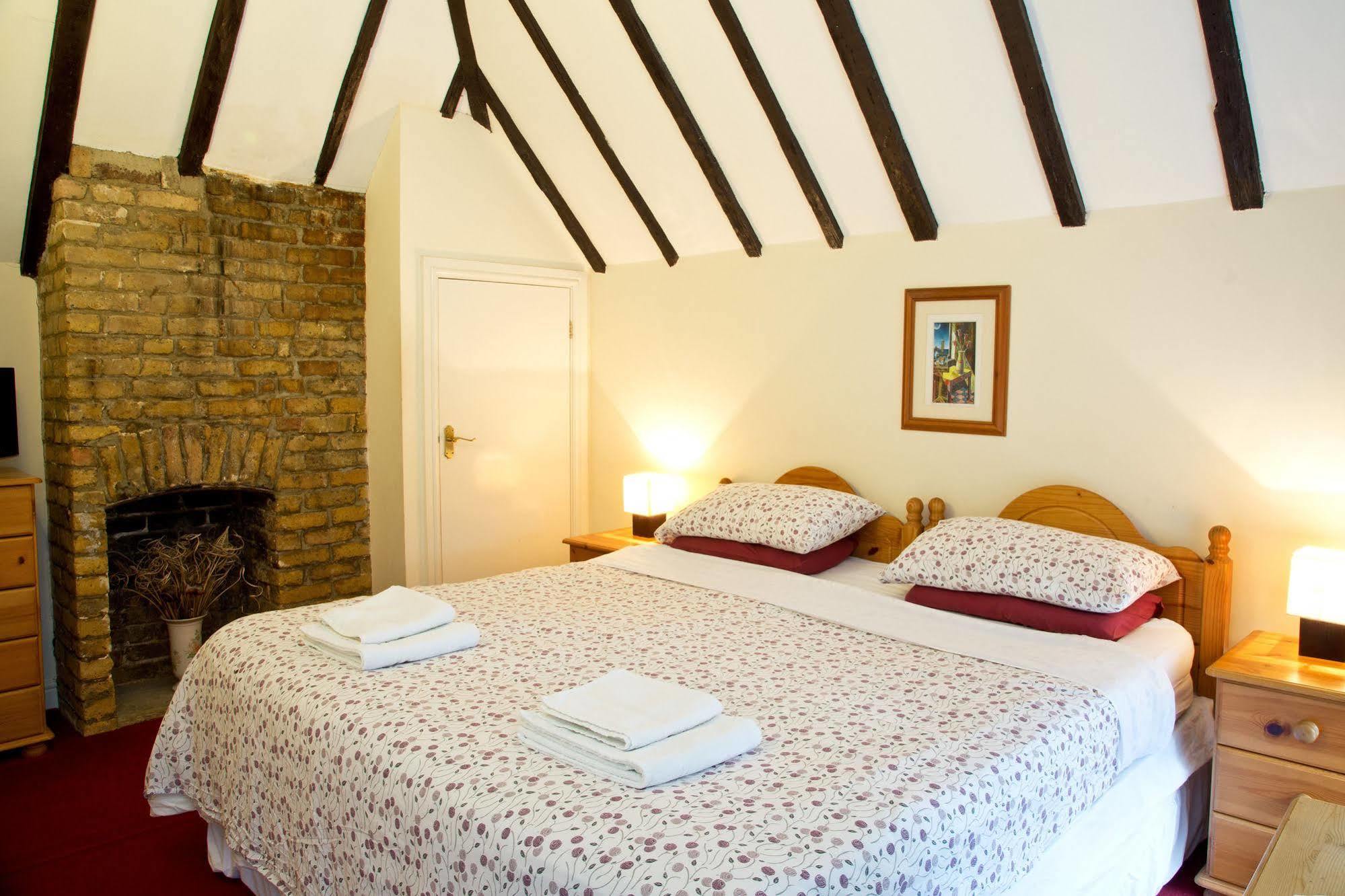 メードストン Detling Coachhouse Bed & Breakfast エクステリア 写真