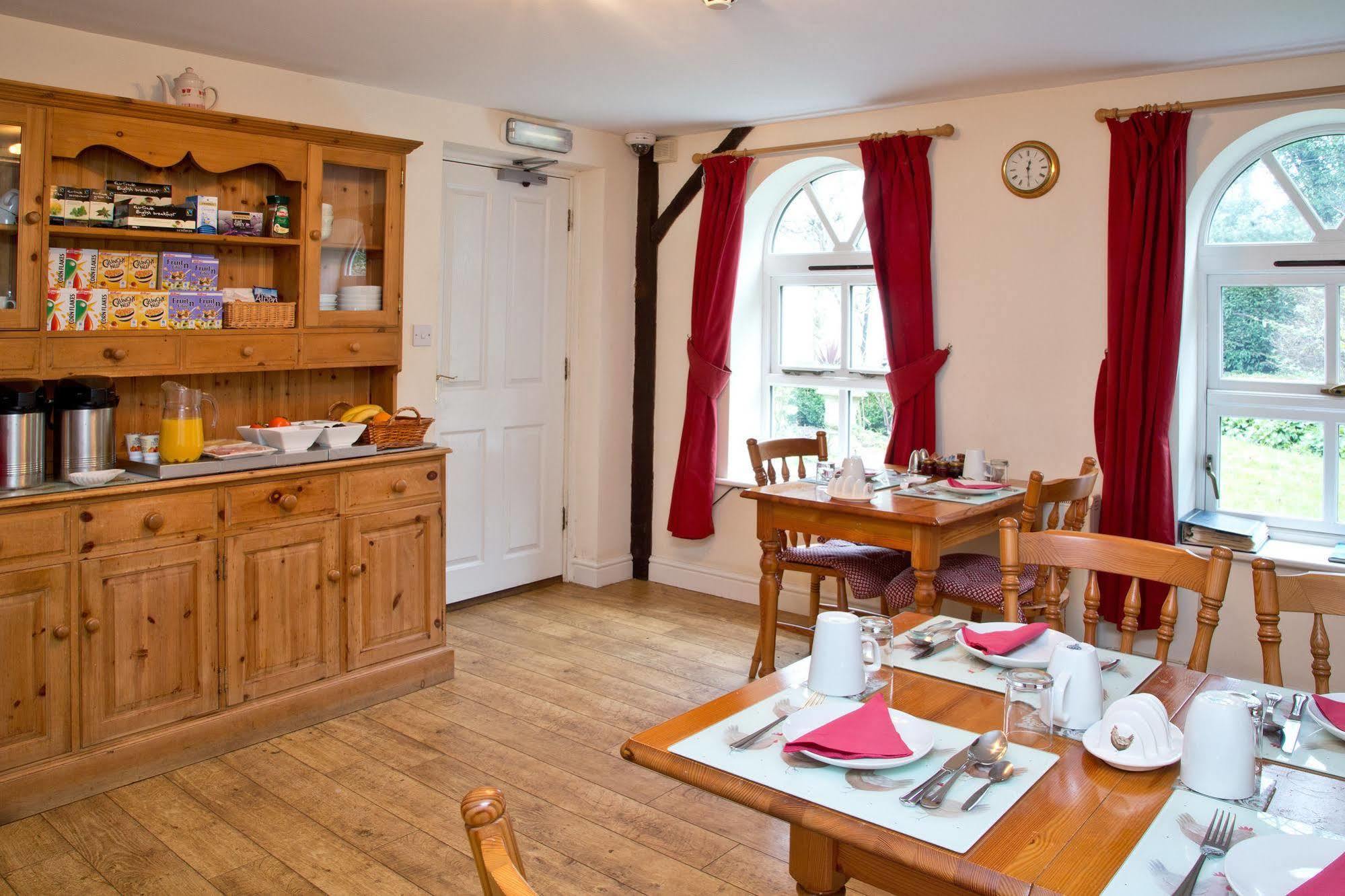 メードストン Detling Coachhouse Bed & Breakfast エクステリア 写真